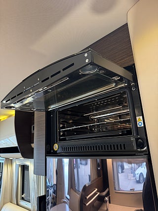 Husbil-integrerad Concorde Credo 840 L IVECO (170HK AUTOMAT) Långbädd! Stort badrum! ALDE! 10 av 26