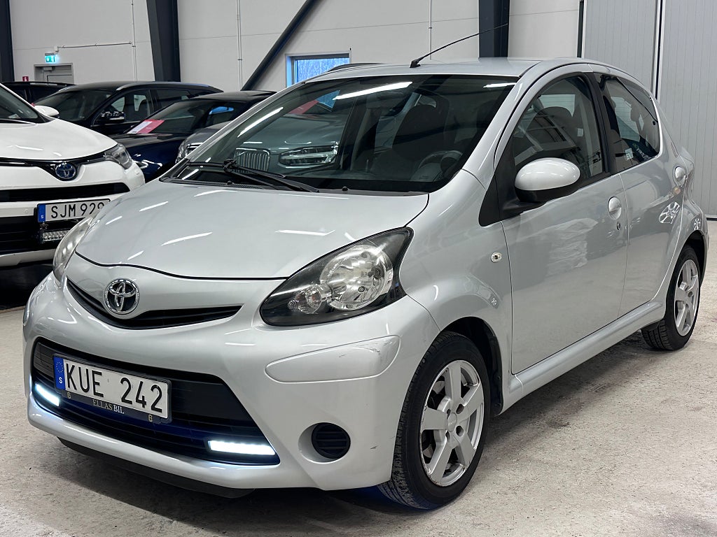 Toyota Aygo 5-DR 1.0 VVT-i 68HK NYSERVAD NYBESIKTIGAD KEDJA