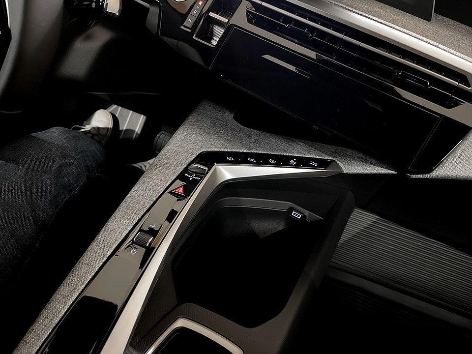 Bild på Peugeot 5008 Allure Hybrid - KAMPANJ! PRIVATLEASA FRÅN 24 MÅN