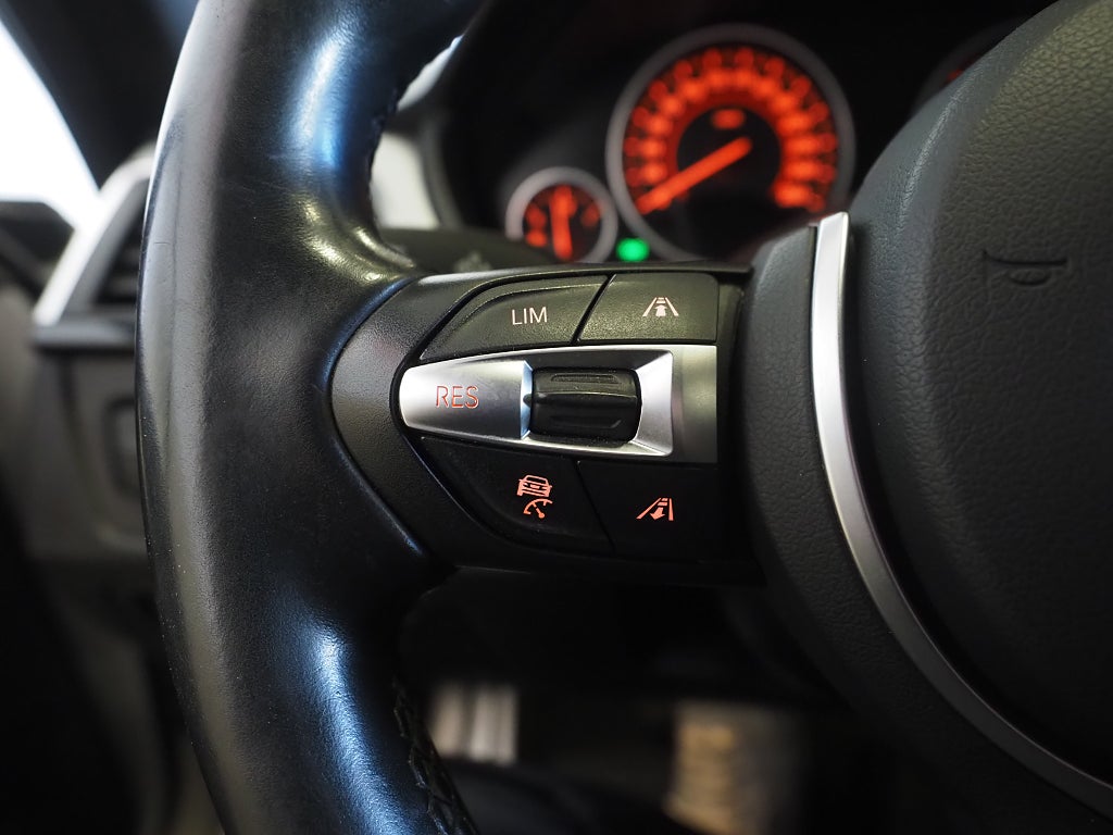 BMW 330e Sedan Steptronic M Sport 252hk Plug-In | Navi | P- Sen