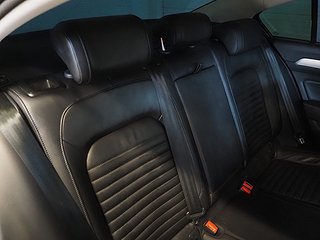 Sedan Volkswagen Passat 12 av 22