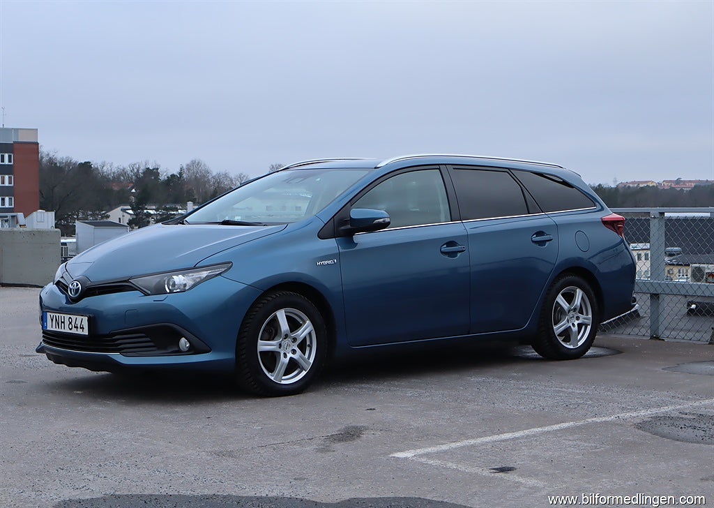 Toyota Auris Touring Hybrid Navi Värmare Keyless S/V-hjul
