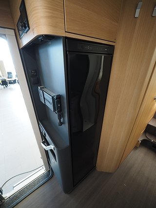 Husbil-halvintegrerad Adria Matrix 670 SL 14 av 23