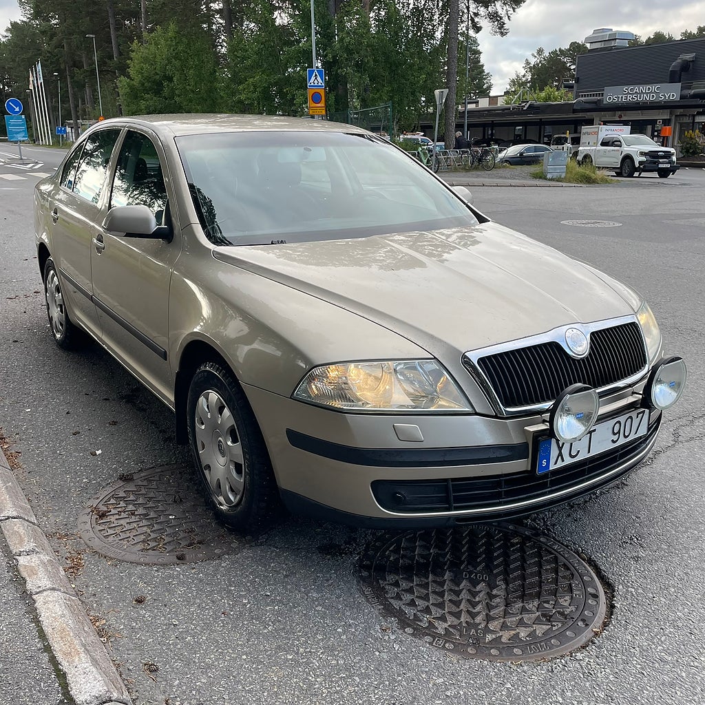 Skoda Octavia 1.6 MPI Euro 4 på nätauktion