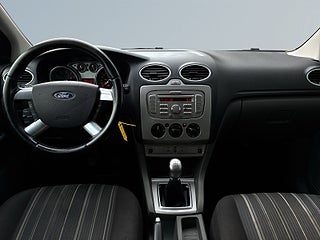 Ford Focus 5-dörrars Flexifuel Nybes/SoV-Däck/Värmare/Extraljus – bild 8