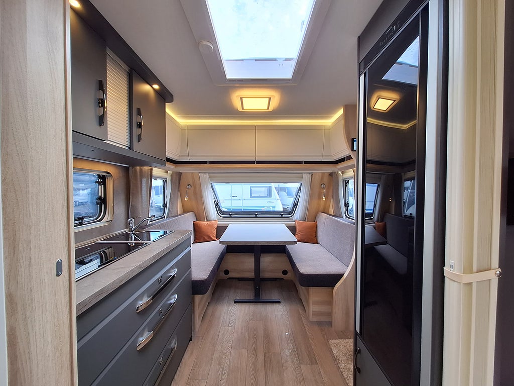 Hobby De Luxe 495 WFB Dubbelbädd
