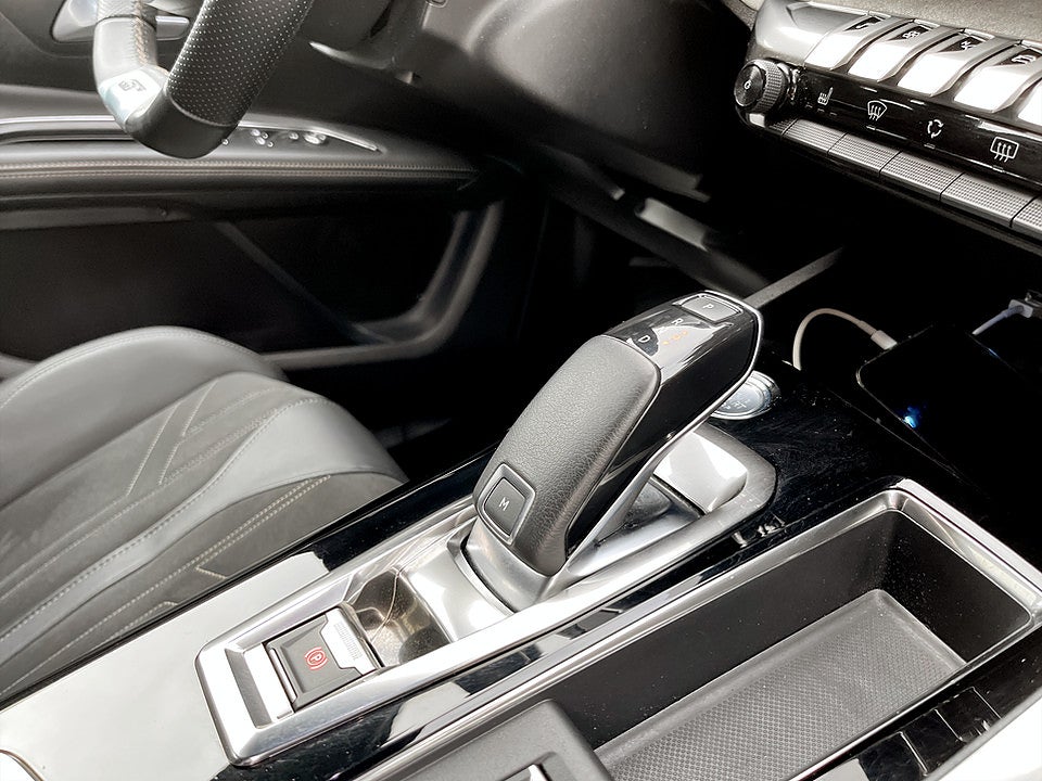 Bild på Peugeot 5008 GT 1.2 PT 130hk Aut 7-SITS B-KAMERA CARPLAY