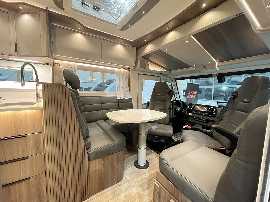 Kabe TMRI 830 LGB Imperial /Drag/Cinderella/Bakhjulsdriven 190hk - Kabe