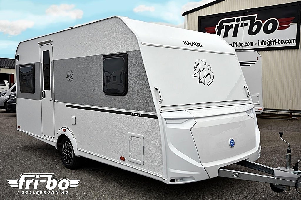 Knaus 450 FU Sport, Dubbelbädd
