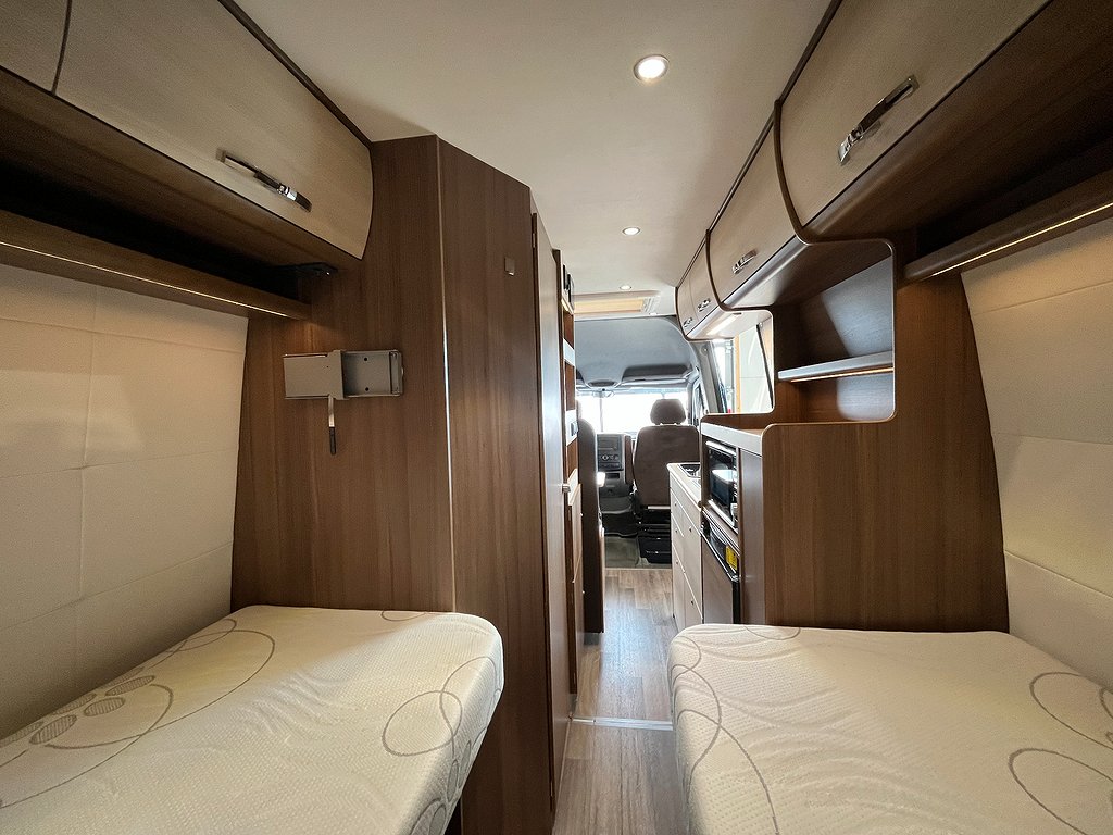Bravia Swan 699 / Mercedes / Långbädd / Solcell / Drag /Auto - Bravia