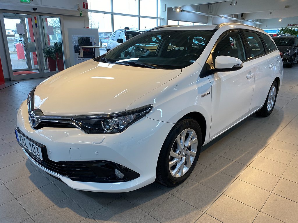 For Sale Toyota Auris Touring Sports Hybrid 1 8 Vvt I 3jm Cvt 136hp 17 For Sale At Bilia Toyota Lund