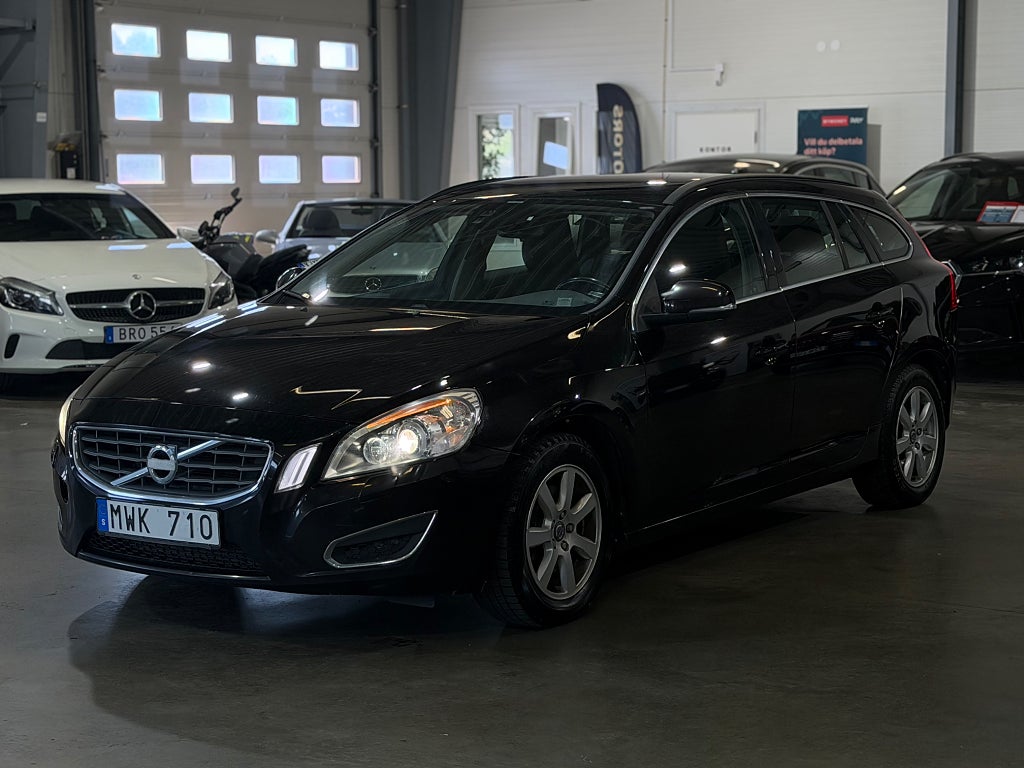 Volvo V60 T3 Momentum 150hk Drag | Ember Black