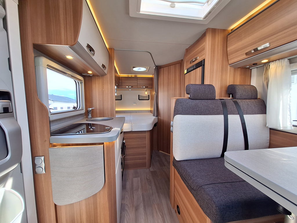 Weinsberg Caraloft Edition Scandic 600 MF Dubbelbädd, Automat, Solcell, Si