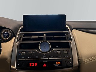 Lexus NX 300h AWD 2.5 E-CVT Executive Kamera Psens S&V-däck