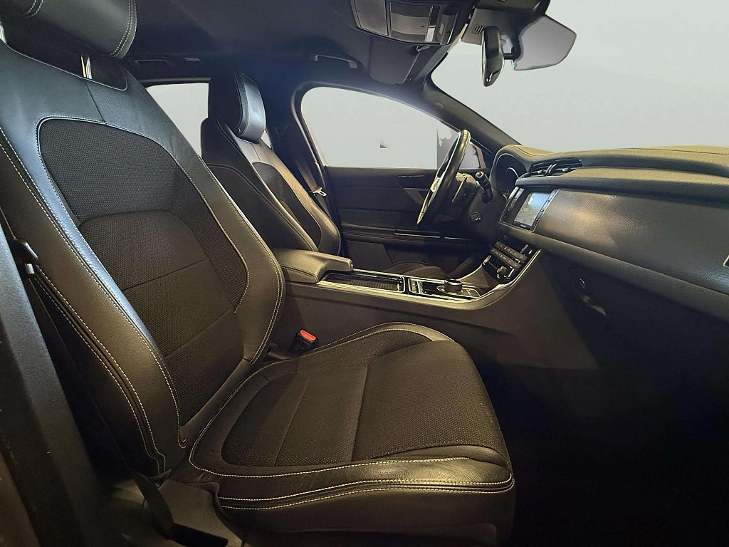 Jaguar XF 20d Sportbrake R-Sport Värmare 1 Ägare - miniatyr 14