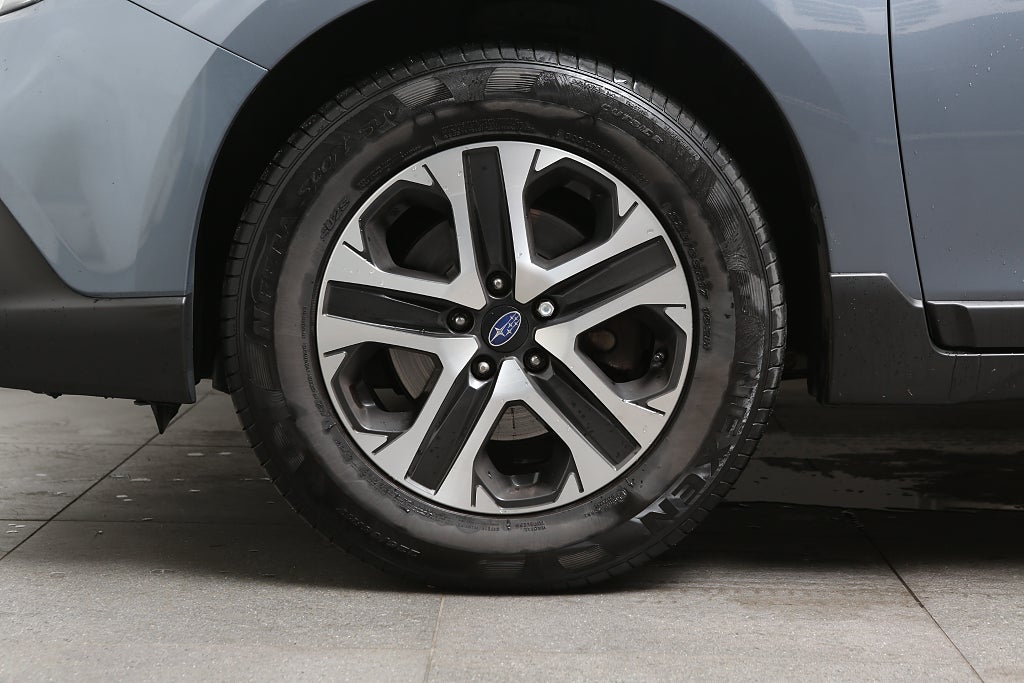 Subaru Outback 2,5i Ridge AWD Aut Skinn Bränslevärmare Drag 2018