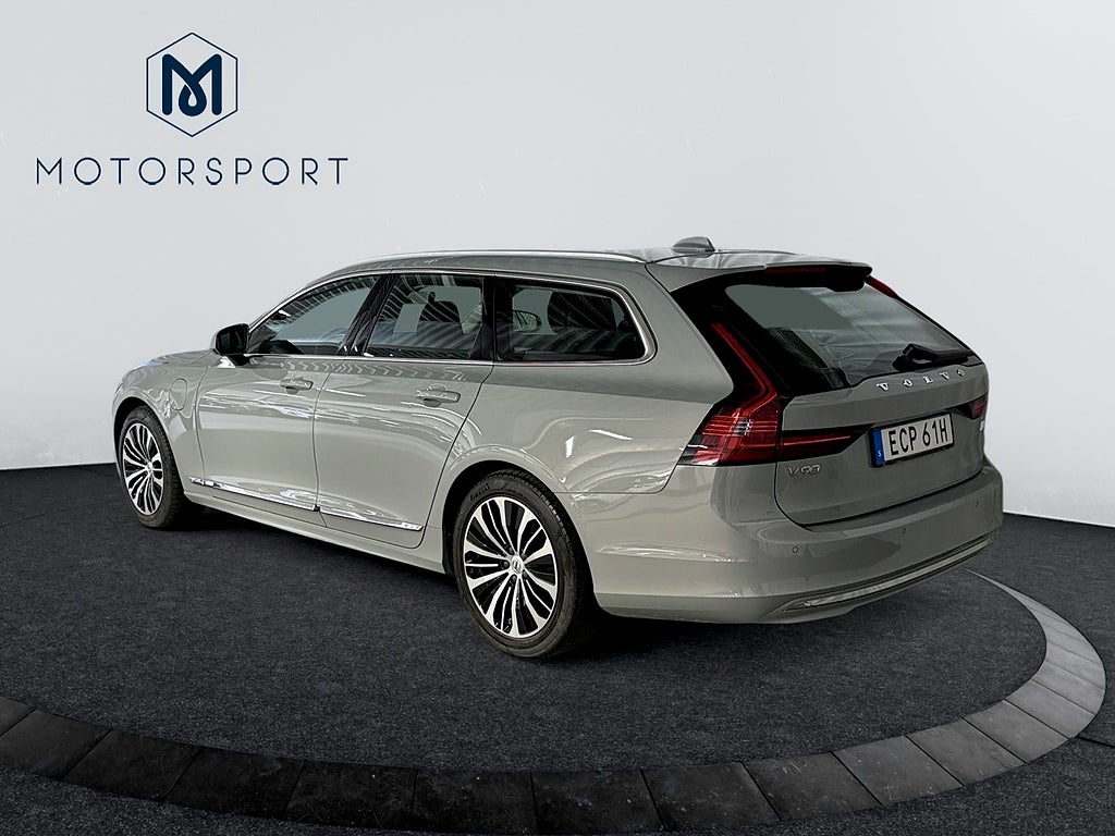 Volvo V90 Recharge T6 AWD Core Edition Adaptiv Fart Drag Värmare bild 5