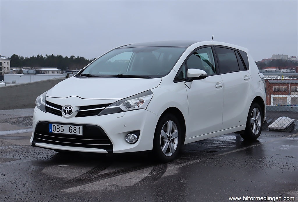 Toyota Verso 1.8 VVT-i FWD 147hk 7-sits, S/V-hjul Pano kamera