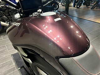 Ducati Xdiavel V4 /1mil/3,45%/Black Lava