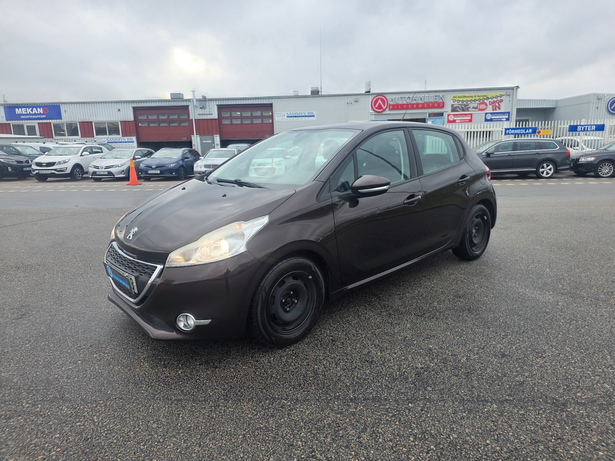 Peugeot 208 2012, kuva 3/33