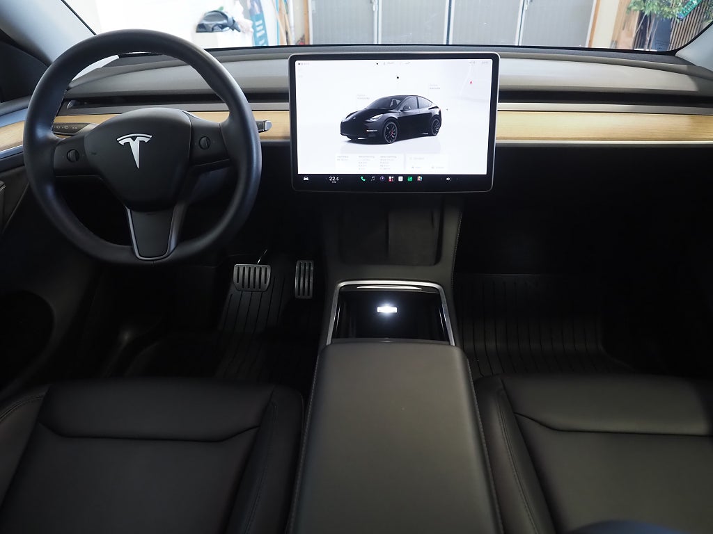 Tesla Model Y Performance 534hk | Dragkrok | Pano | Moms | 2022