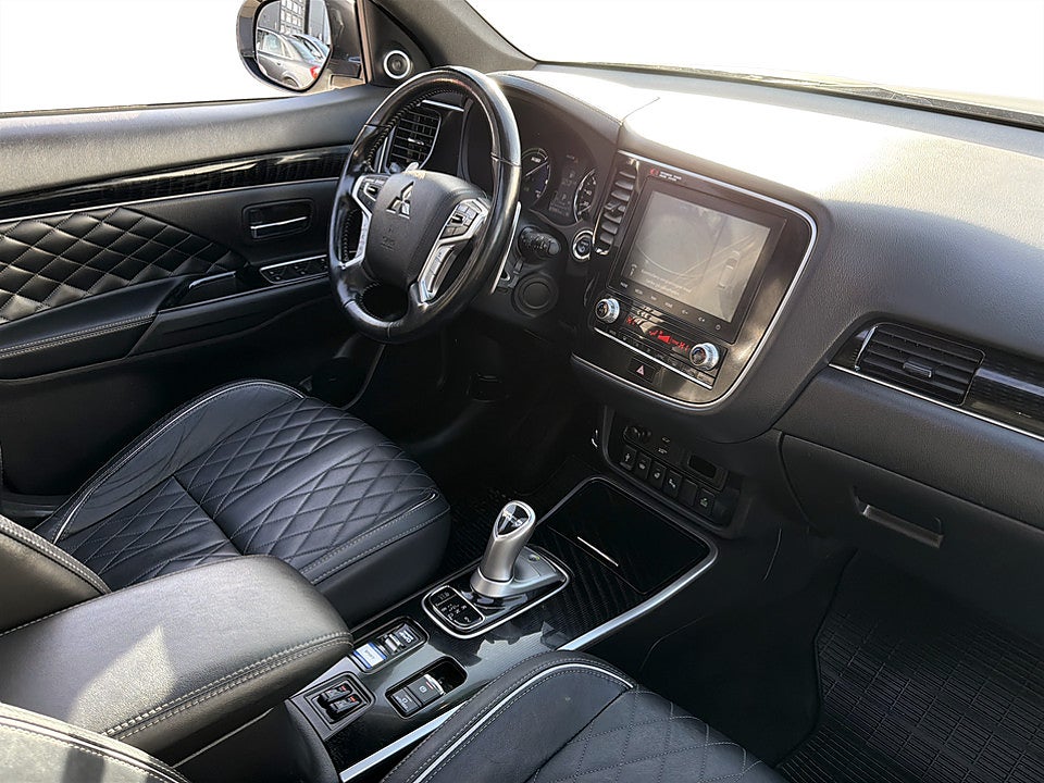 Bild på Mitsubishi Outlander PHEV CVT 224hk Aut AWD BACKKAMERA