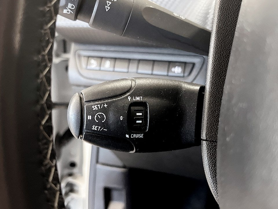 Bild på Peugeot 2008 Allure 1.2 PT 82hk - B-KAMERA, CARPLAY