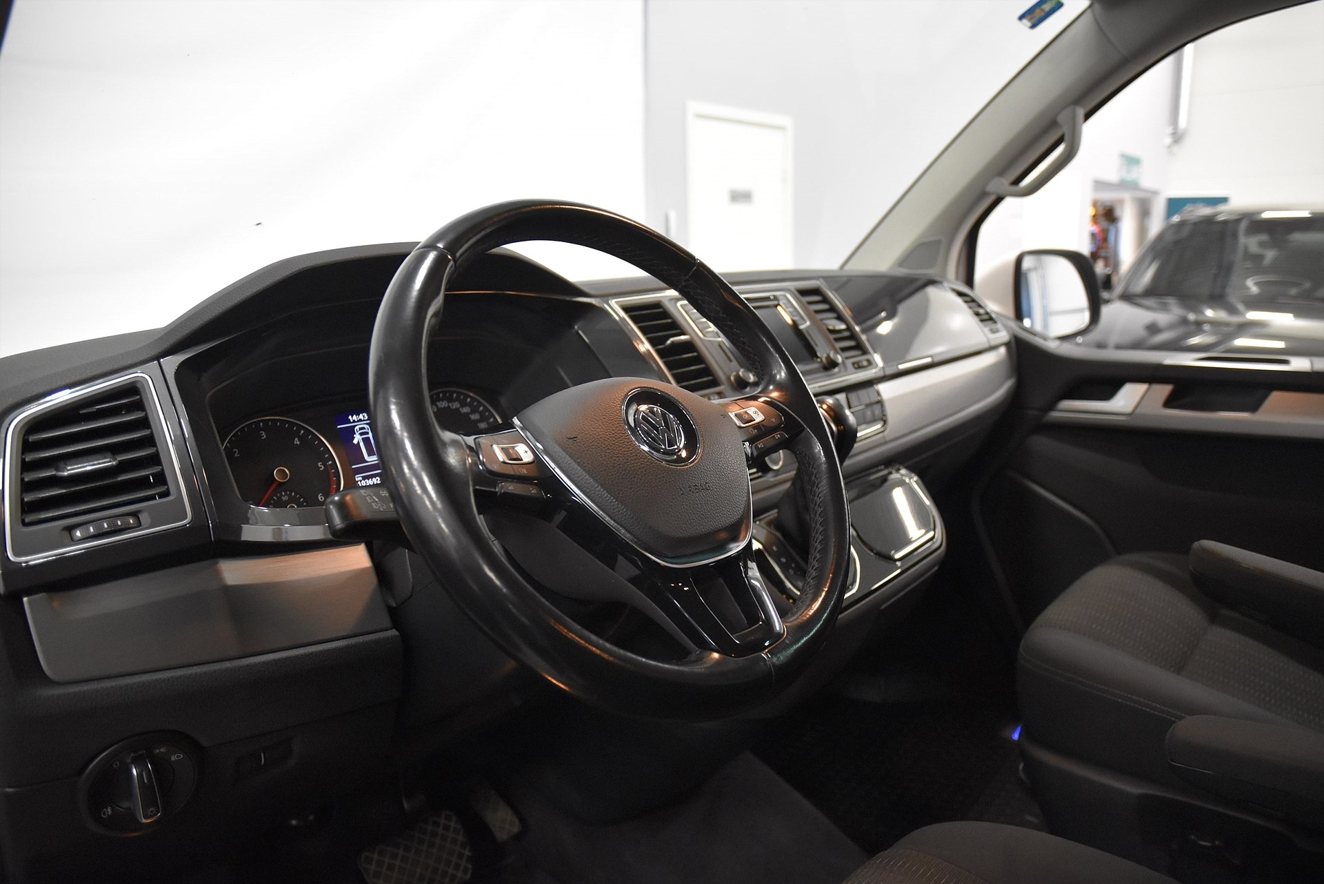 Volkswagen Multivan 2019, bild 7/10