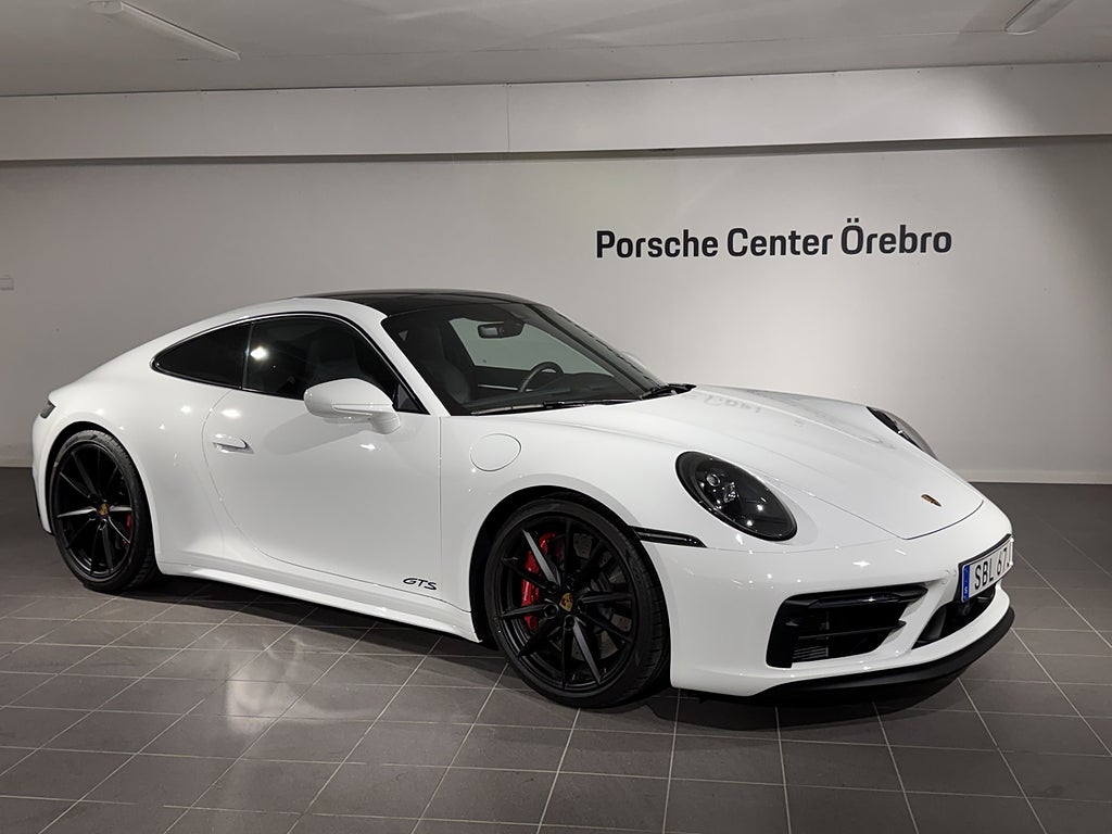 Porsche 911 Carrera 4 GTS 