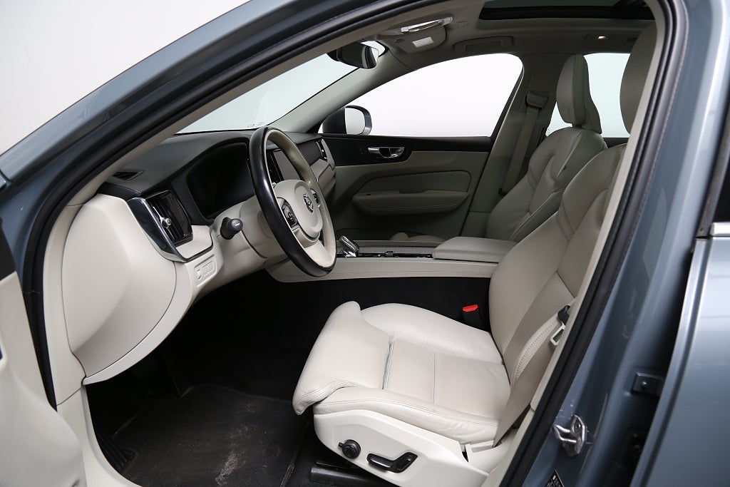 Volvo XC60 Recharge T6 Inscription AWD Pano Skinn Orrefors Drag