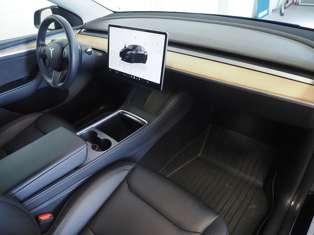 Tesla Model Y Performance 534hk | Dragkrok | Pano | Moms | 2022