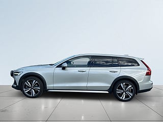 Volvo V60 Cross Country D4 AWD Aut Advanced Skinn/BLIS/Drag/MoK/Dvärm/Extraljus – bild 4