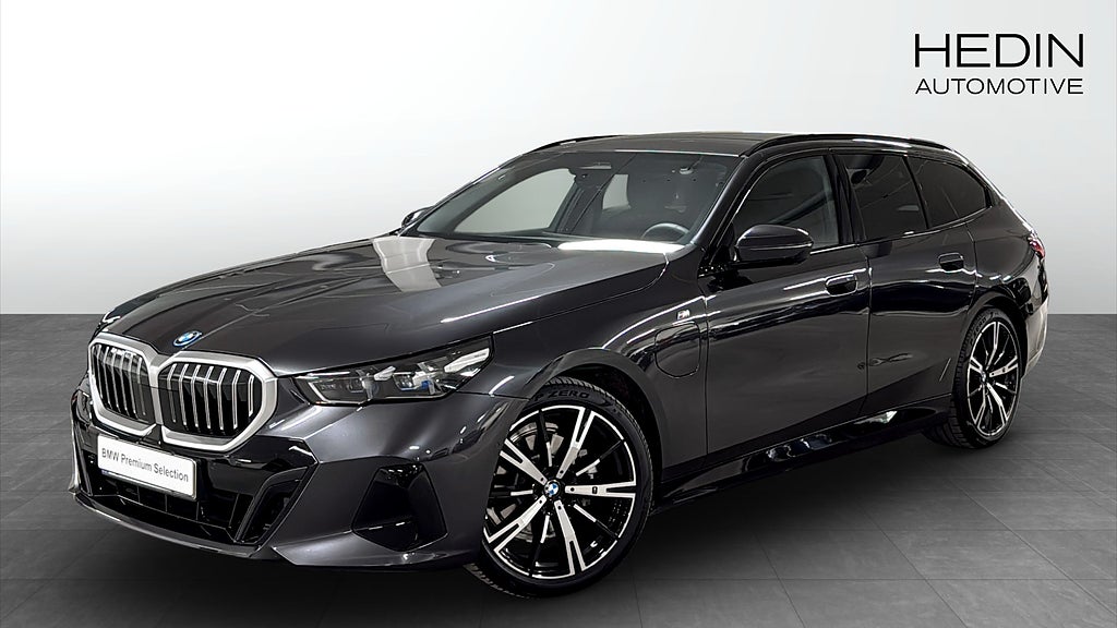 BMW 530e xDrive Touring M-Sport / H&K / 20" / Drag