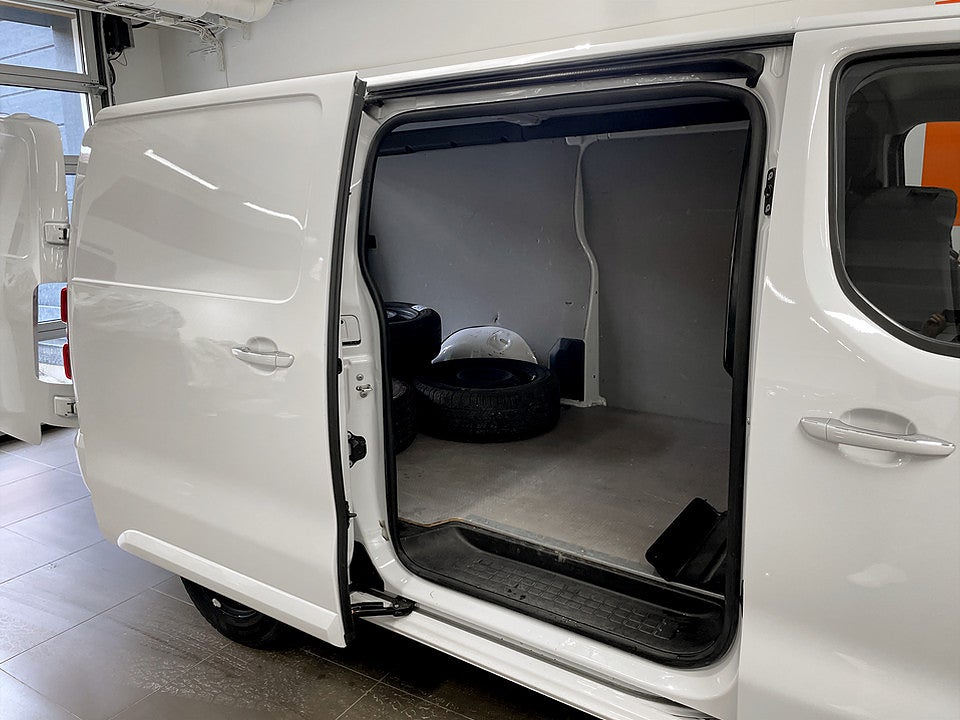 Bild på Peugeot Expert PRO+ 2.0 BHDi 145hk Aut L3 B-KAMERA DRAG