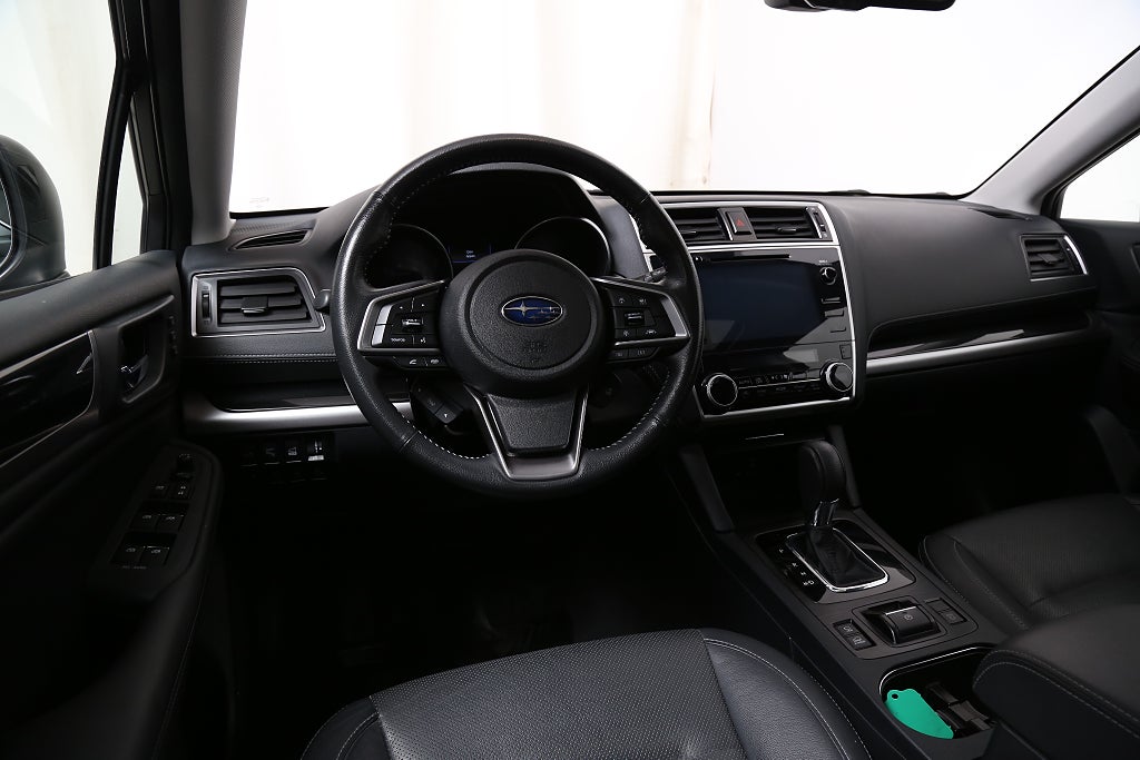 Subaru Outback 2,5i 175hk Summit AWD Taklucka H/K Skinn Drag 2019