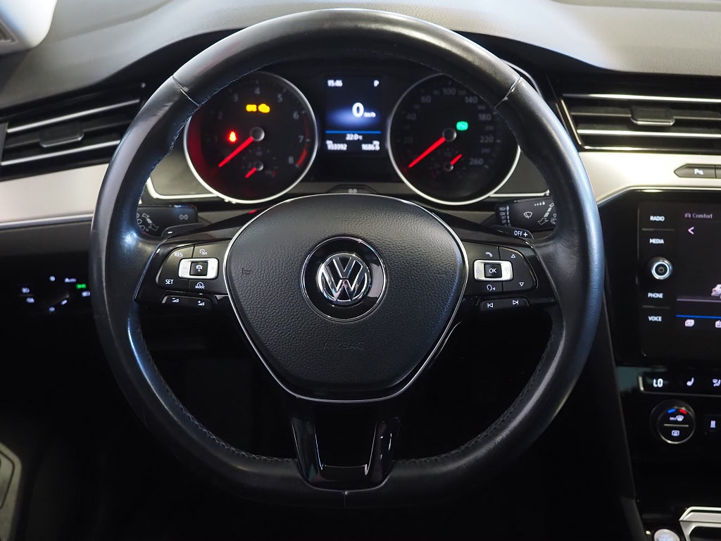 Volkswagen Passat Sportscombi 2.0 TSI 220hk GT Drag Kamera P-Värm Läder 2018