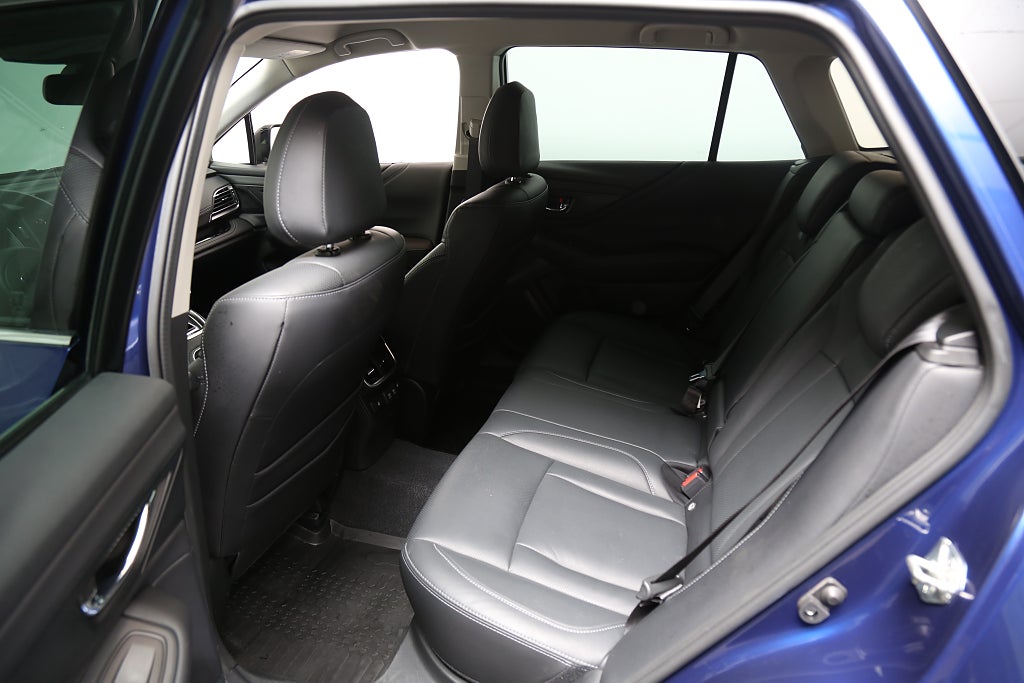 Subaru Outback 2,5i 169hk XFuel Limited AWD Aut Skinn Extraljus Drag 2022