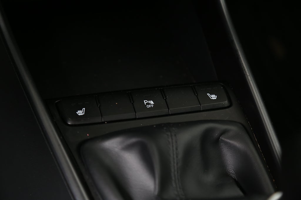 Hyundai i20 1,2 MPi 84hk Essential Kamera CarPlay 1ägare P-sensor 2021