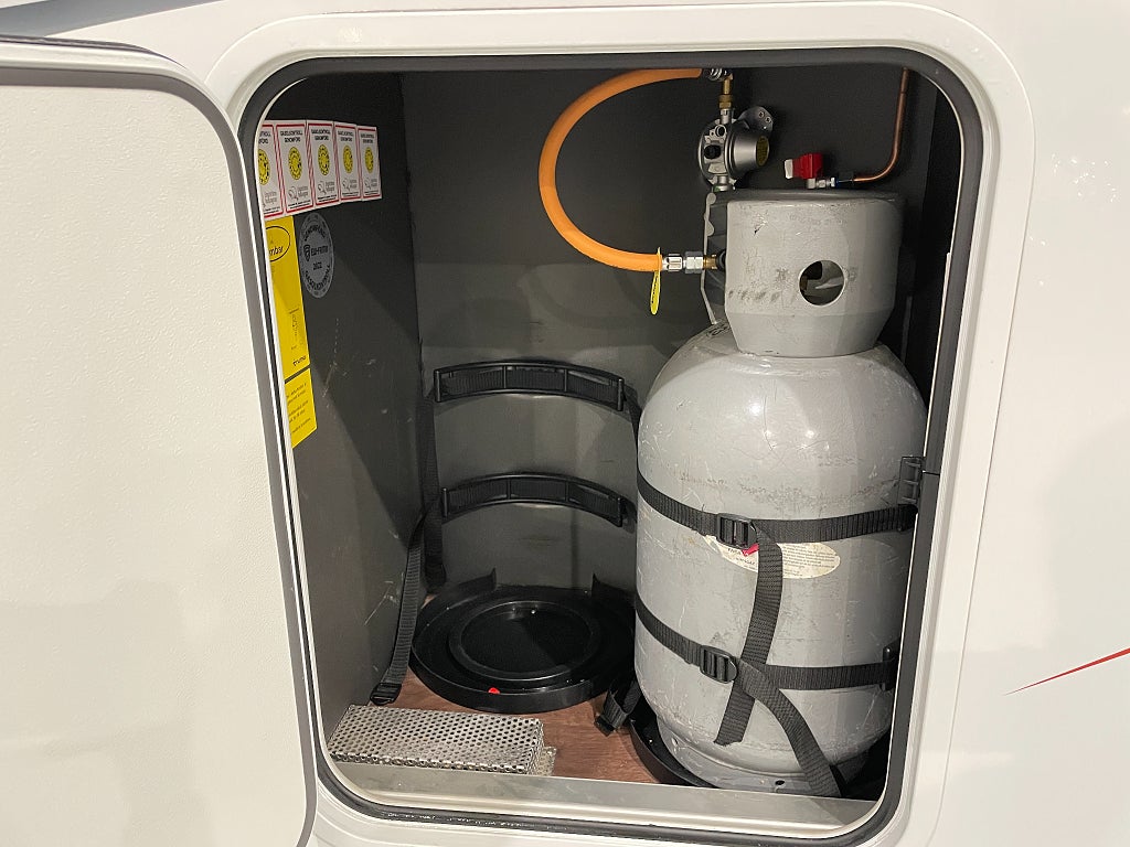 Kabe TMI 810 LGB / Hyd-Stöd/Aut180hk/Solcell/ALDE/Tandem  - Kabe