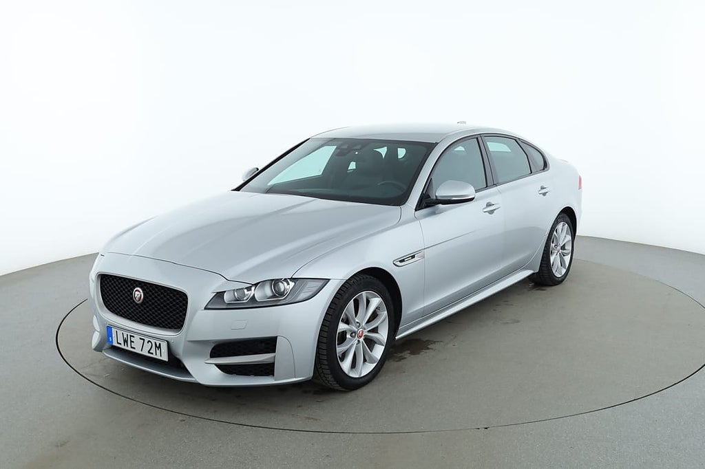 Jaguar XF 20d R-Sport / Värmare, CarPlay, Backkamera
