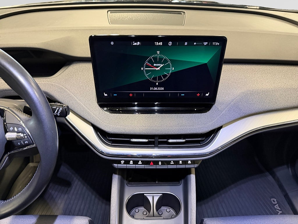 Skoda Enyaq iV 80x Dragkrok Adapativ fart 360° kamera Elstol 4WD bild 12