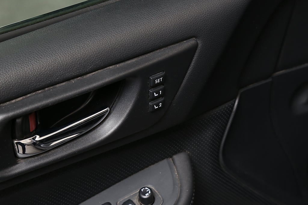 Subaru Outback 2,5i 175hk Summit AWD Taklucka H/K Skinn Extraljus Drag