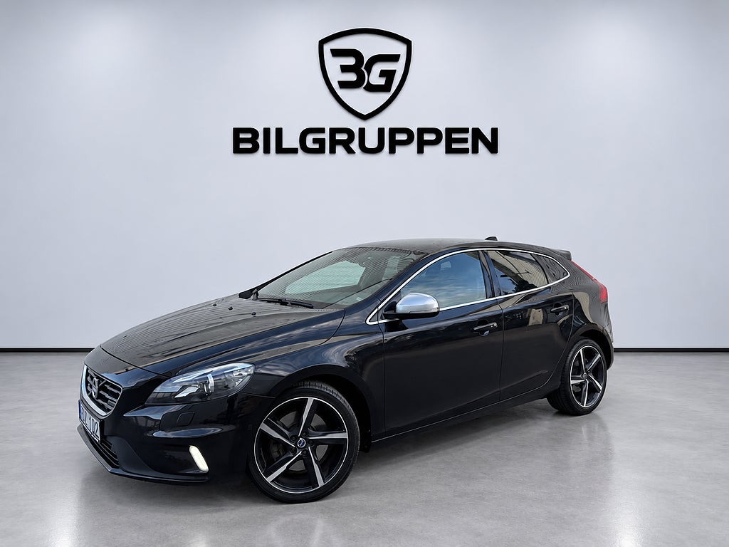 Volvo V40 D4 R-Design / Navi / P-Sensor / Panorama / Kamrem Bytt