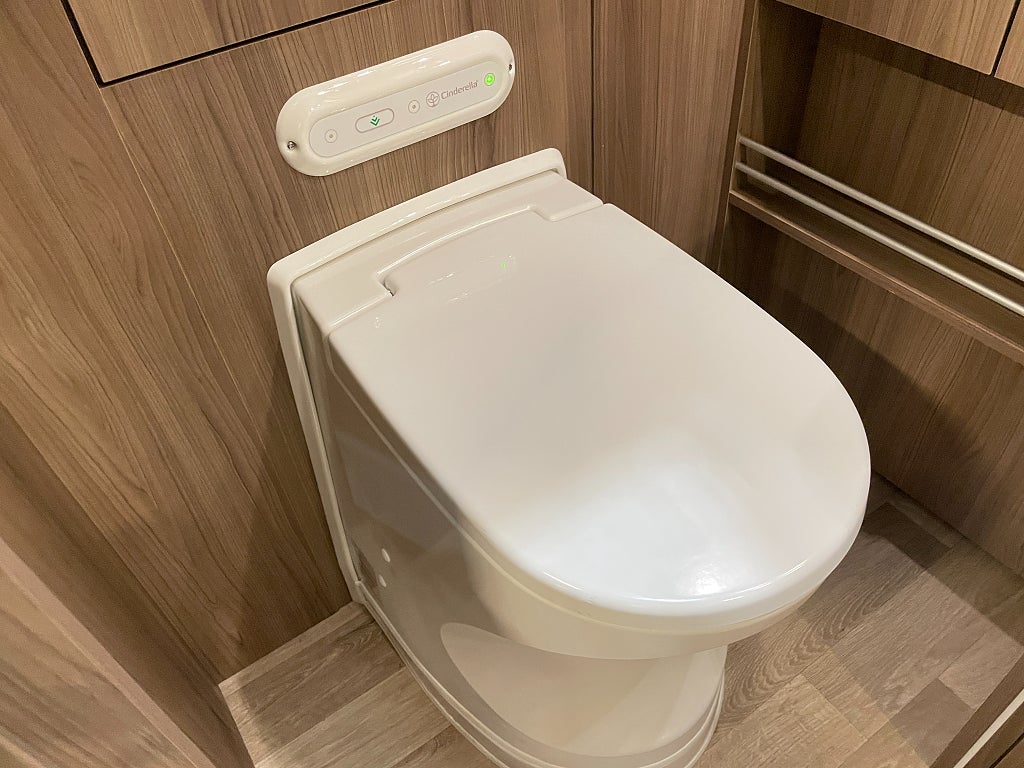 Kabe TMX Royal 810 LT / ALDE / Cinderella / Taksäng / Skinn / 5bält/  - Kabe