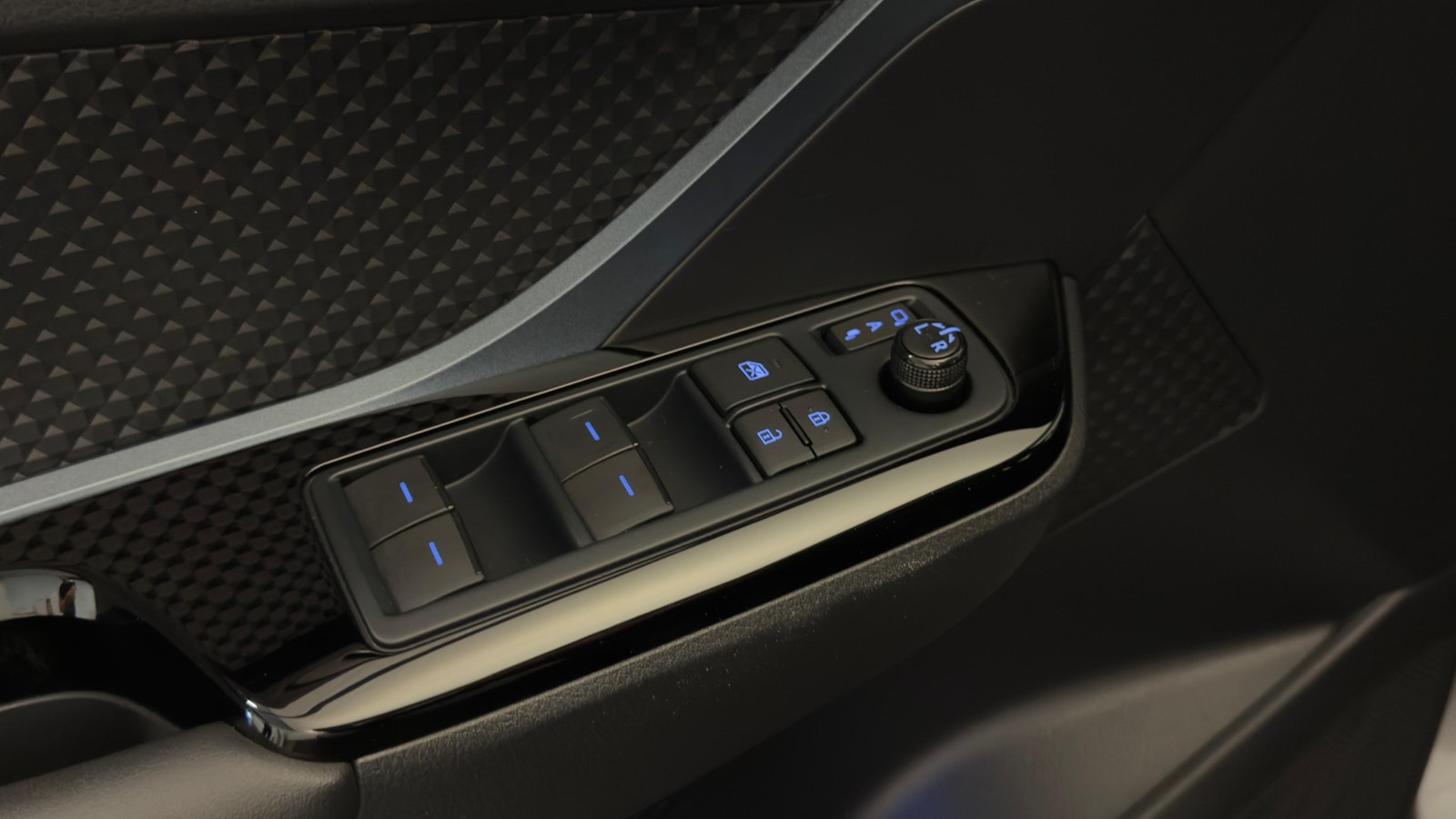 Toyota C-HR Hybrid 2.0 184hk X-Edition |Backkamera|Keyless 2022 - miniatyr 26