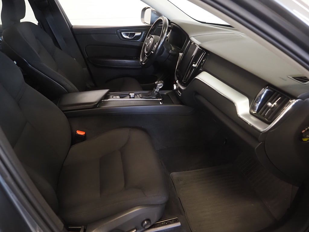 Volvo XC60 D4 AWD Geartronic 190hk Momentum Drag D-Värm 2019