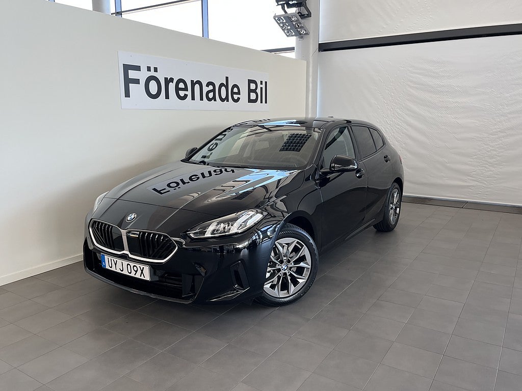 BMW 120 Automat Rattvärme Tonade Rutor Park/Drive Assist