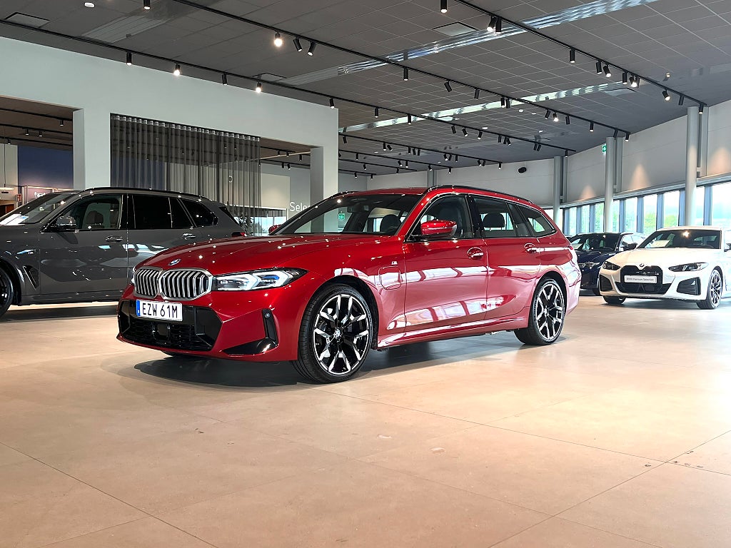 BMW 330e xDrive Touring M Sport D/A Pro Rattvärme Dragkrok