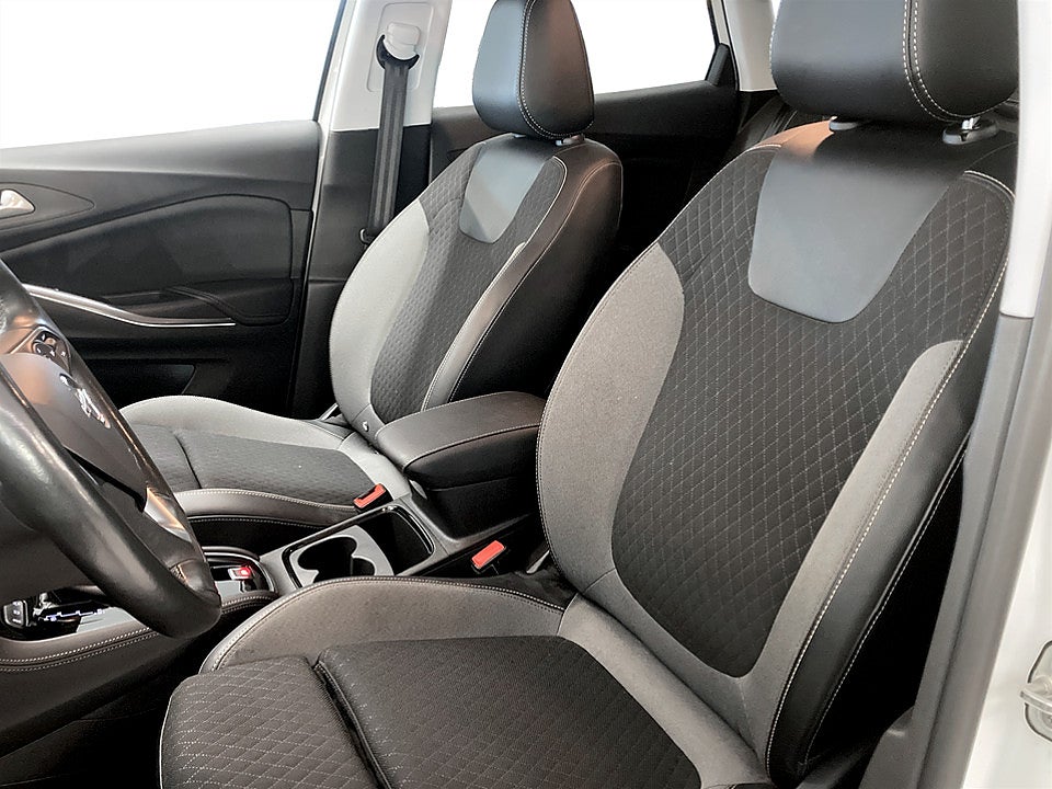 Bild på Opel Grandland X Design Line 1.2 Turbo 130hk Aut KAMPANJRÄNTA 3,99%