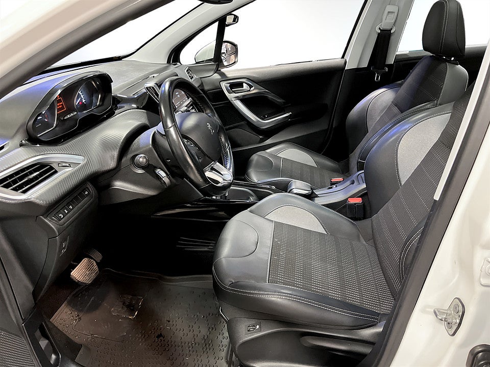 Bild på Peugeot 2008 Allure 1.2 PT 110hk Aut - P-SENSORER BAK